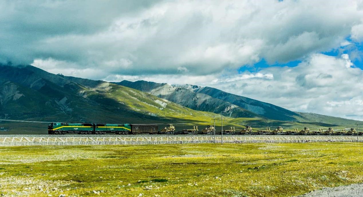 Twenty years on, the Qinghai-Xizang Railway continues to drive plateau development